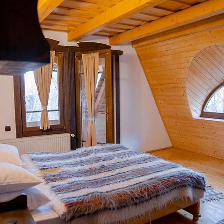 Hotel Conacul Drahneilor Ruscova Esterno foto