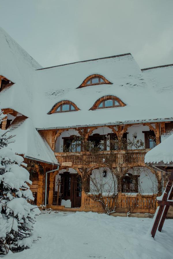 Hotel Conacul Drahneilor Ruscova Esterno foto