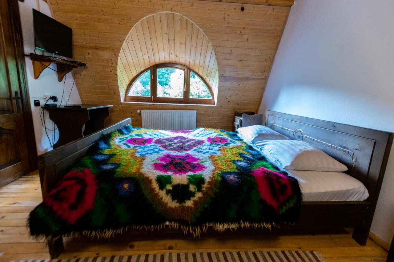 Hotel Conacul Drahneilor Ruscova Esterno foto