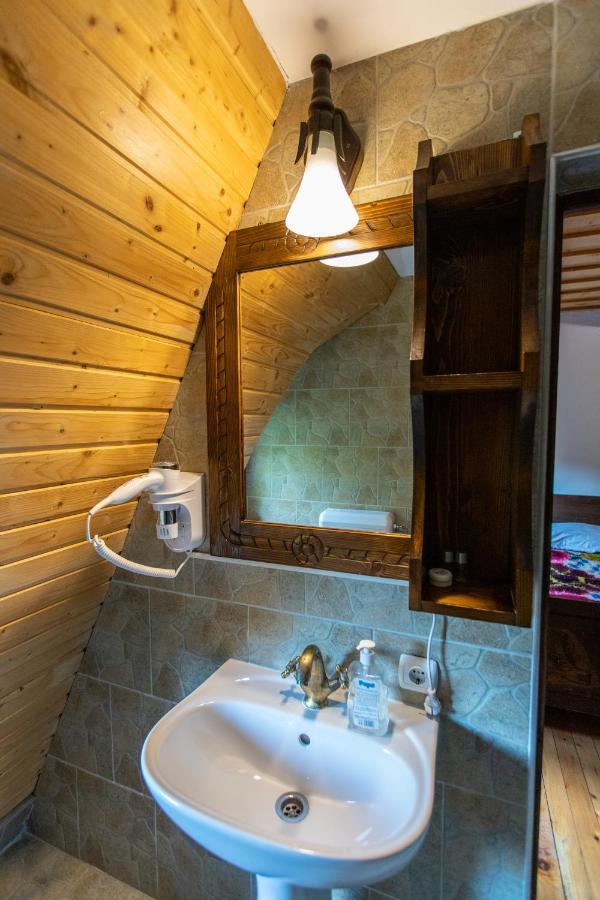Hotel Conacul Drahneilor Ruscova Esterno foto