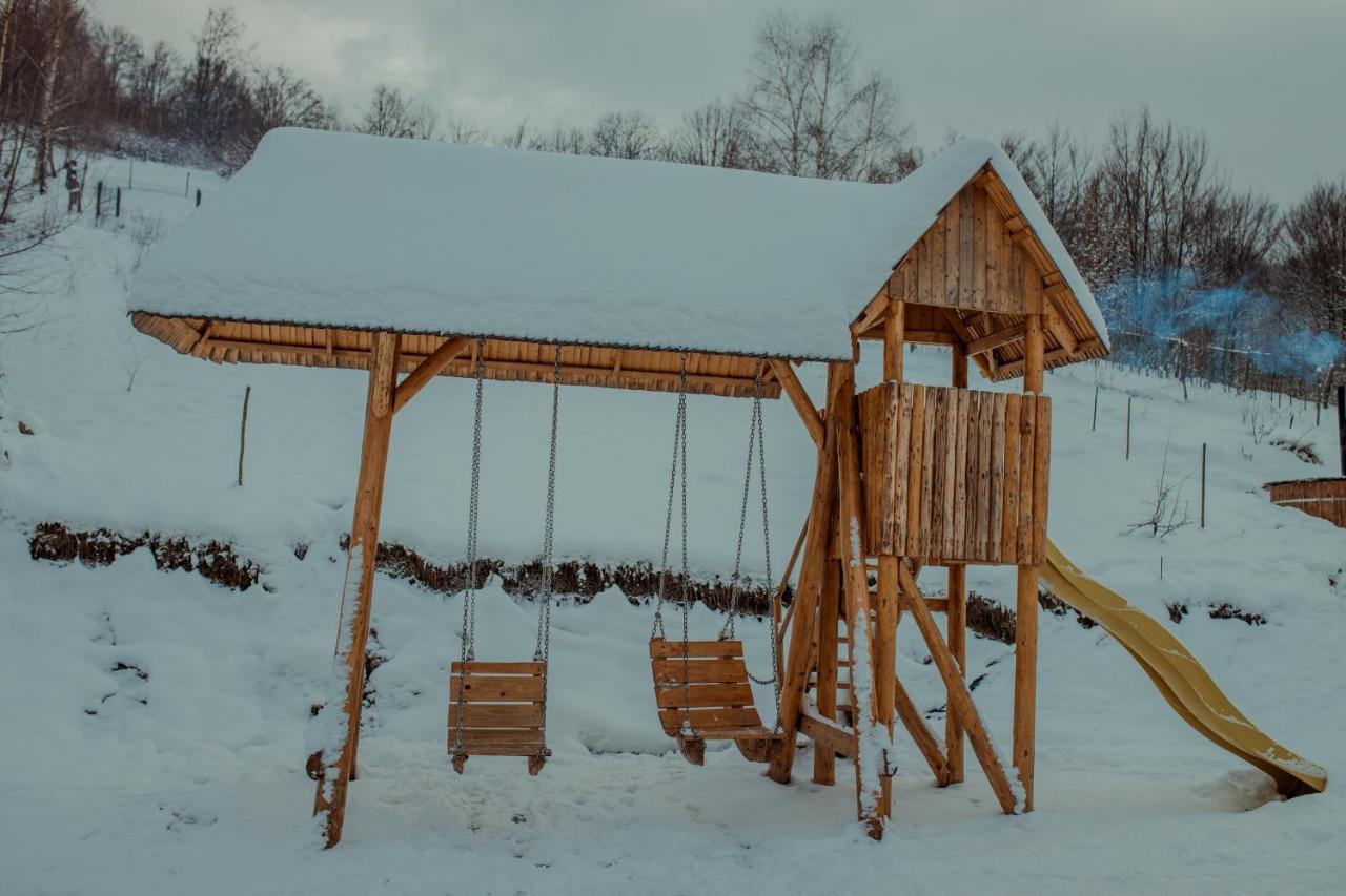 Hotel Conacul Drahneilor Ruscova Esterno foto