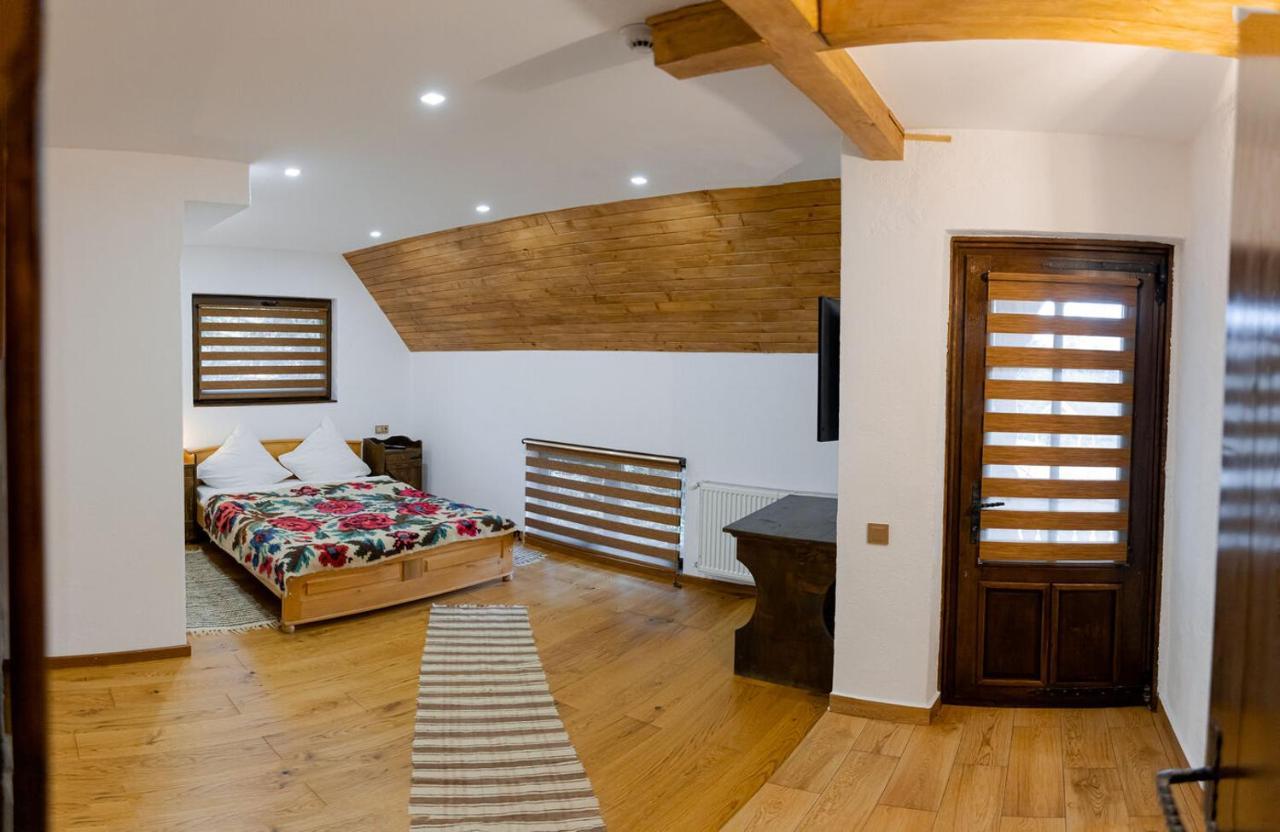 Hotel Conacul Drahneilor Ruscova Esterno foto