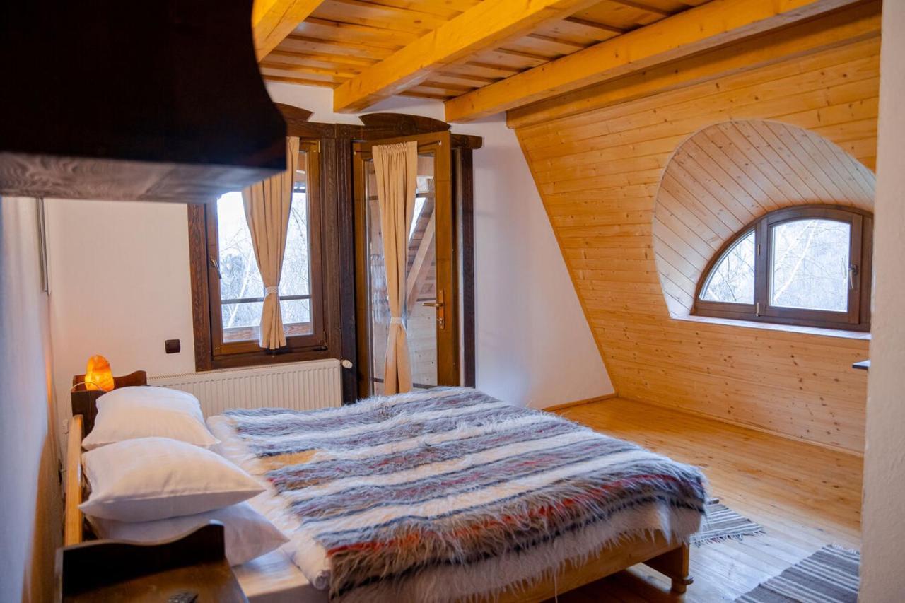 Hotel Conacul Drahneilor Ruscova Esterno foto