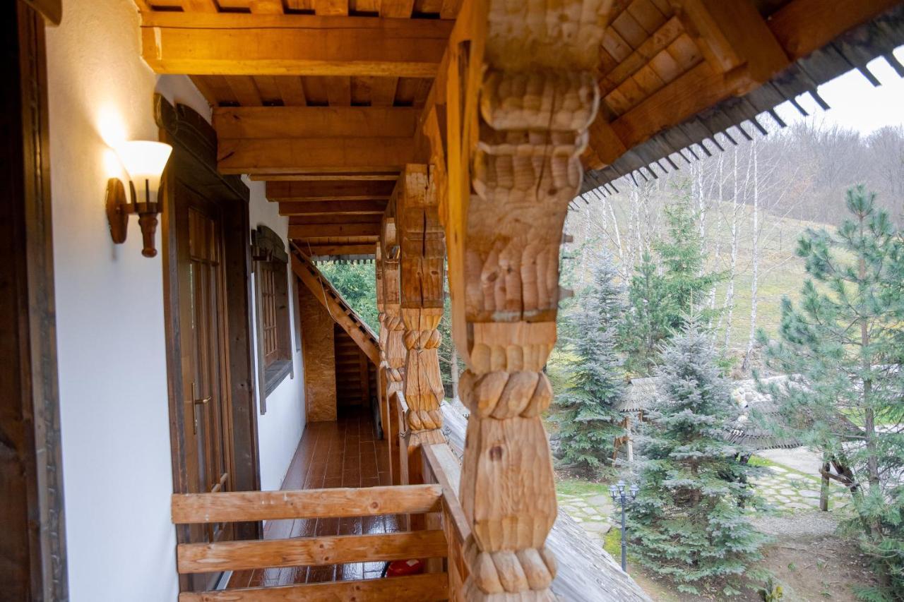 Hotel Conacul Drahneilor Ruscova Esterno foto