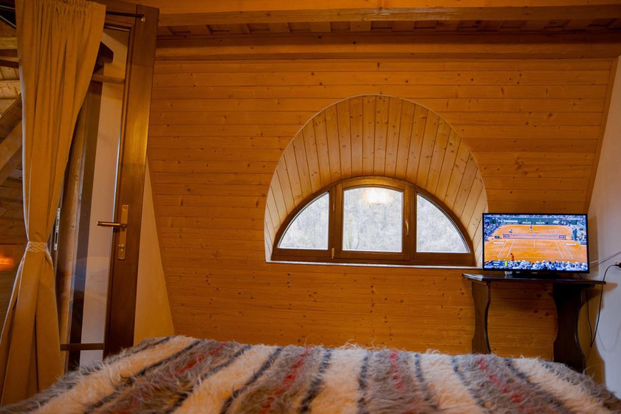 Hotel Conacul Drahneilor Ruscova Esterno foto