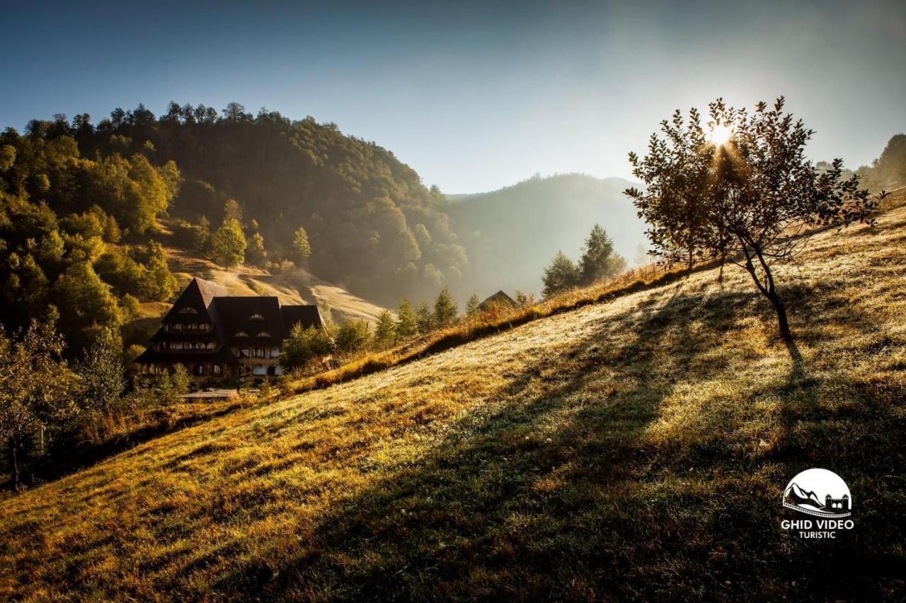 Hotel Conacul Drahneilor Ruscova Esterno foto