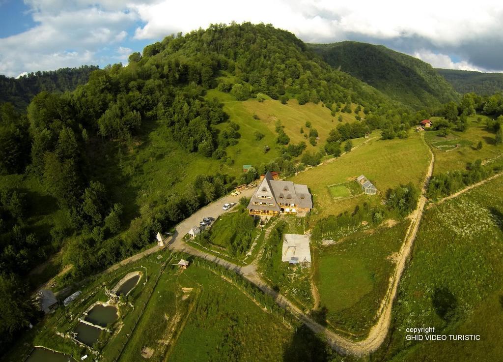 Hotel Conacul Drahneilor Ruscova Esterno foto