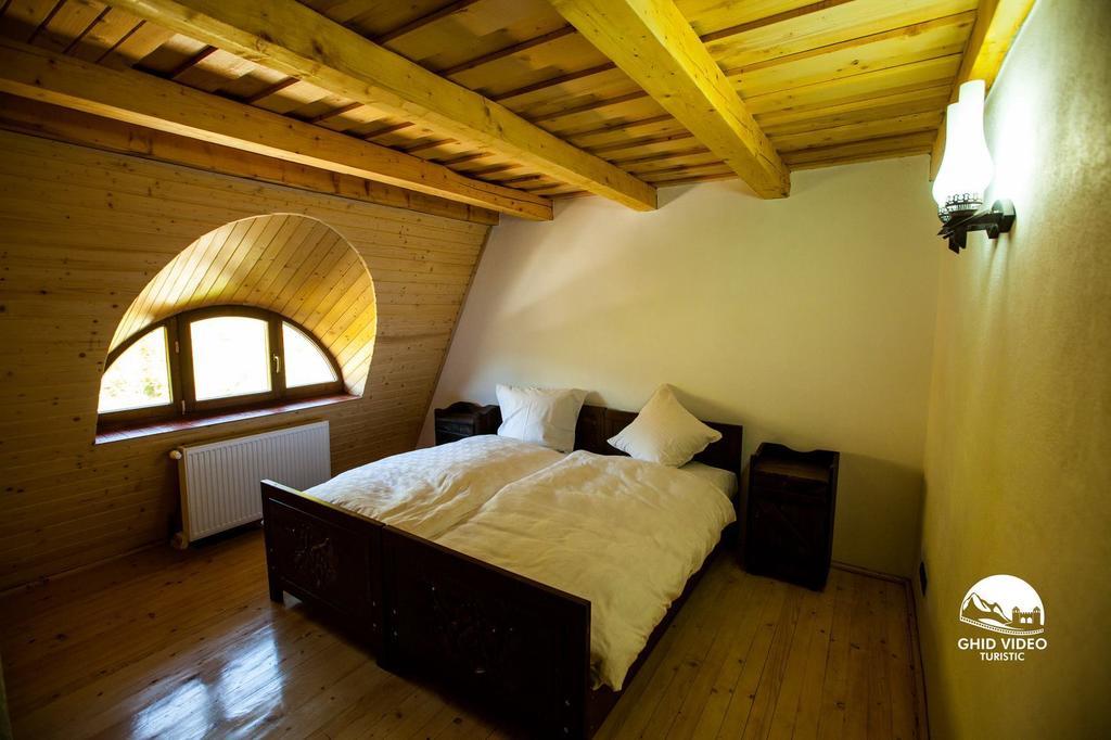 Hotel Conacul Drahneilor Ruscova Camera foto